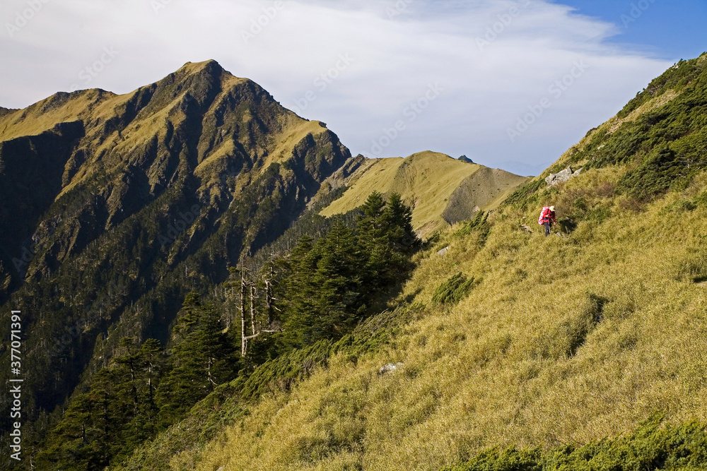 Fototapeta premium Qilai Main Peak Ridged Trail Taiwan
