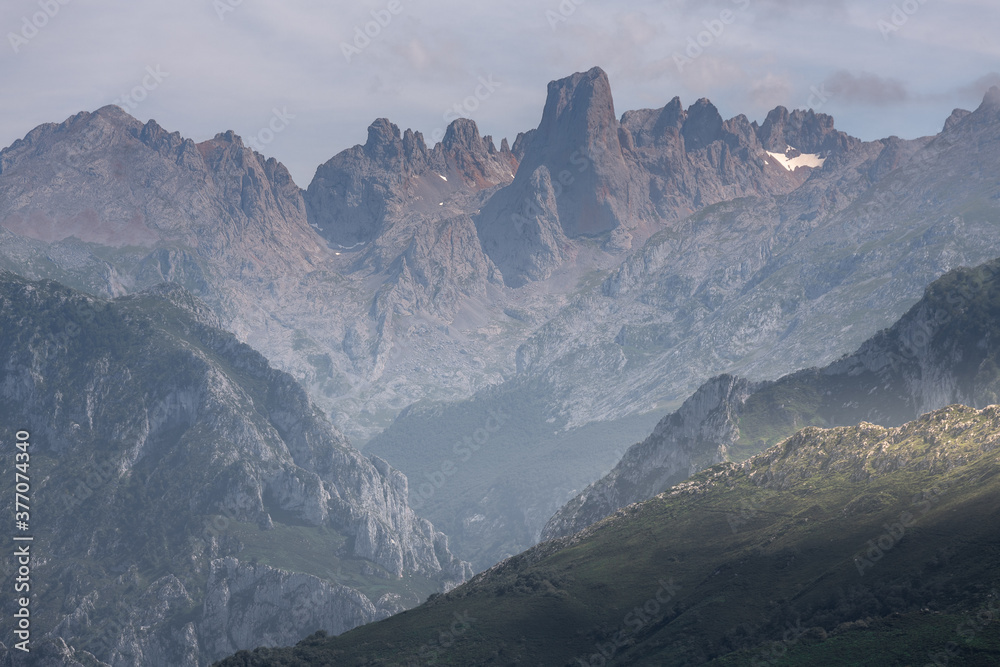 Obraz premium Naranjo de Bulnes, known as Picu Urriellu, from Pedro Udaondo Echevarria lookout point in Picos de Europa National Park, Asturias in Spain