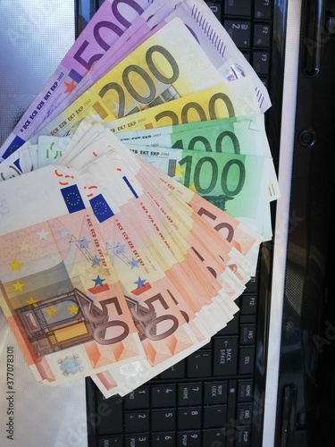 currency, exchange rate, euro selling rate, euro buying rate, money, euro, wealth, European currency, Europe cash, European bank, fifty euros, one hundred euros, two hundred euros, five hundred euros,