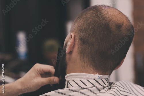  man visiting barbershop