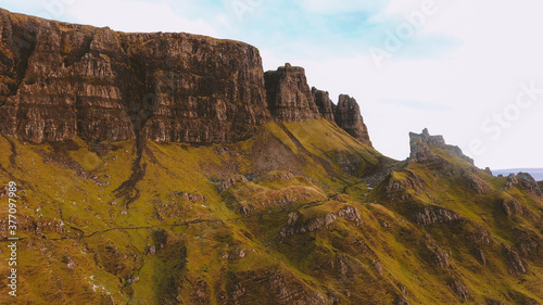 Φωτογραφία The Quiraing is a landform on the eastern face of Meall na Suiramach, the northernmost summit of the Trotternish escarpment on the Isle of Skye, Scotland