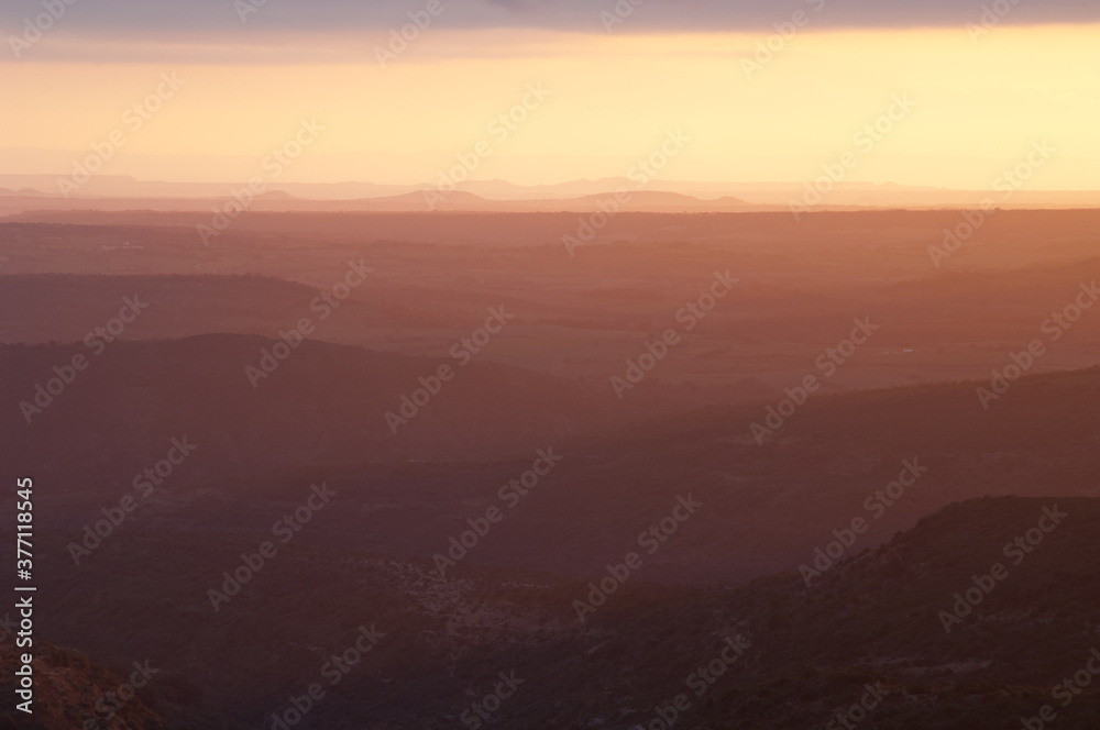 Fototapeta Zachód słońca w Parku Narodowym Gór i Kanionów Guara. Huesca. Aragonii. Hiszpania.