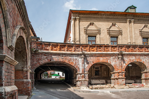 The relatives of the Russian tsars Naryshkins donated their town estate to the monastery. This is how the Southern Courtyard  also built in the Moscow Baroque style  arose.    