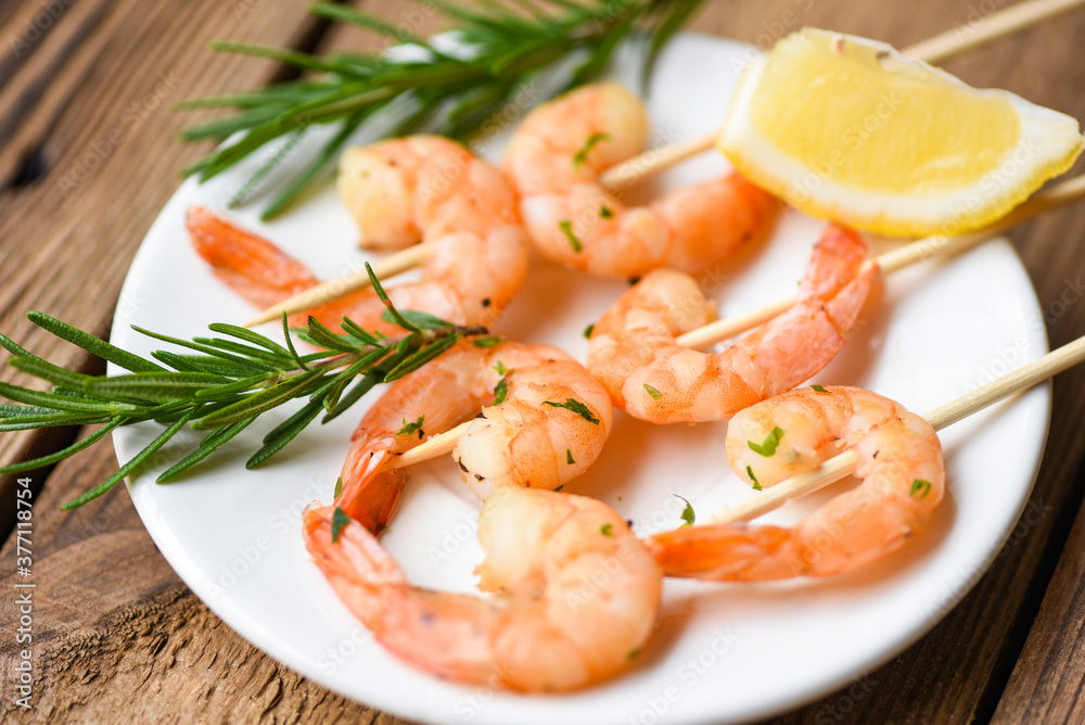 Salad grilled shrimp skewers delicious seasoning spices on white plate - appetizing cooked shrimps baked prawns , Seafood shelfish with rosemary and lemon Salad grilled shrimp skewers delicious seasoning spices on white plate - appetizing cooked shrimps baked prawns , Seafood shelfish with rosemary and lemon