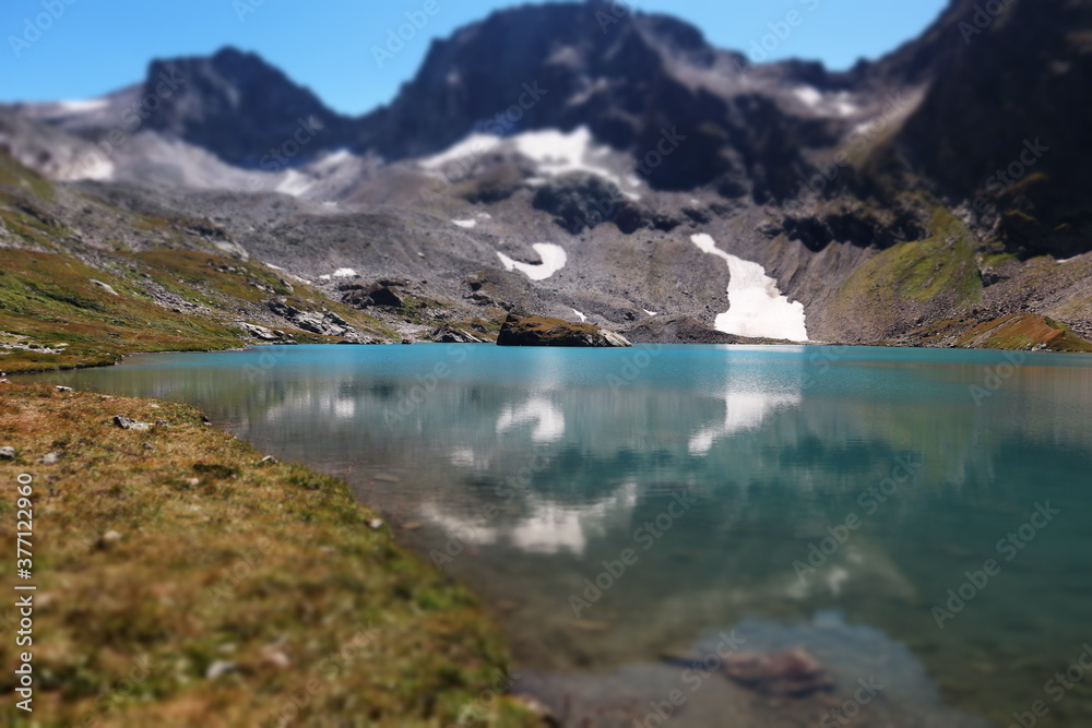 Naklejka premium lake in the mountains