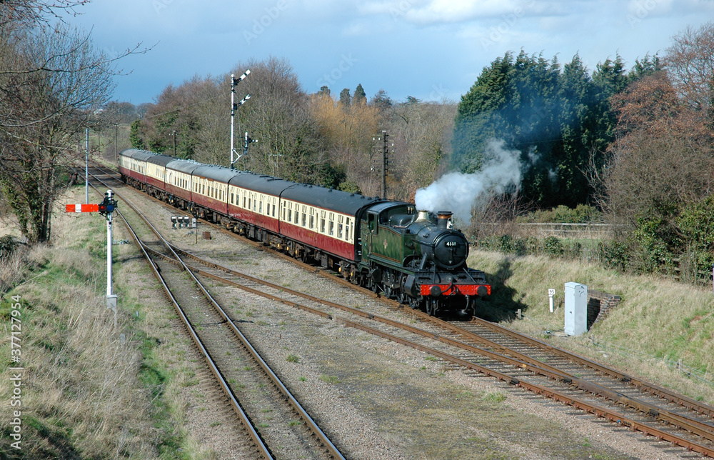 Obraz premium Preserved GWR Tank Engine with Passenger Train