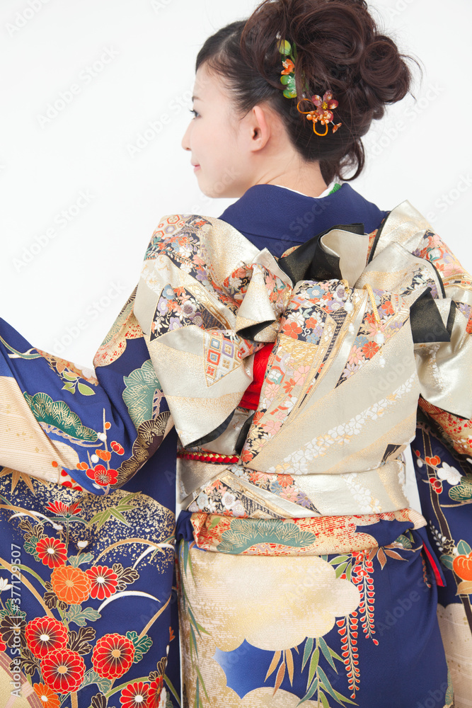 Naklejka premium 振袖姿の女性ポートレート