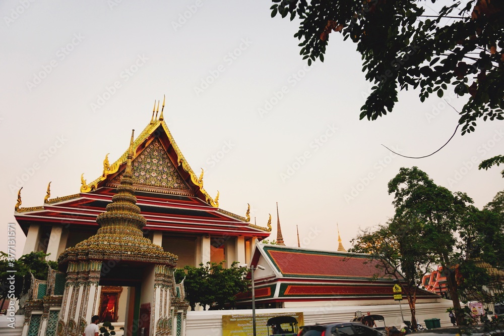 Fototapeta premium Southeast Asia Thailand golden sunset temple traditional architecture travelling scenery