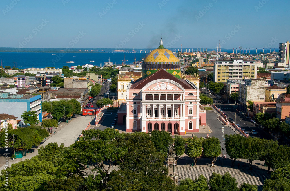 Teatro Amazonas - Rio Negro ao fundo - Praça São Sebastião.