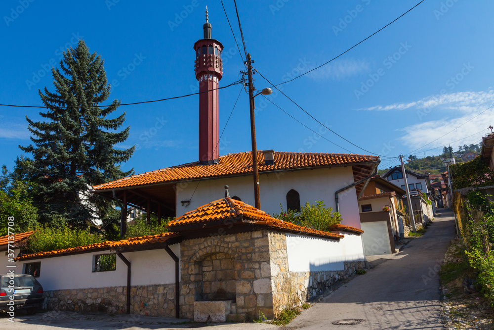 Φωτογραφία View of an ancient wooden Arebi Atik mosque in the historic district of Sarajevo