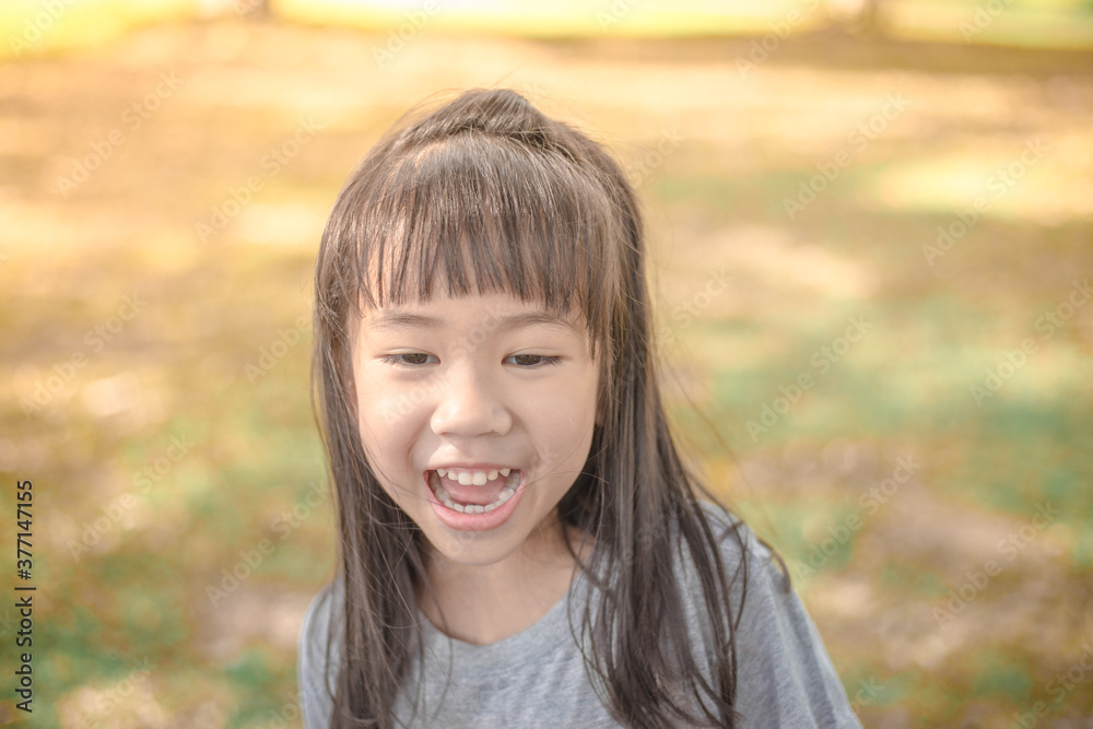 Close-up view of cute Asian young girls Who are simulating learning outside of the classroom, event planning, designing on the mechanic, with assembly to Close-up view of cute Asian young girls Who are simulating learning outside of the classroom, event planning, designing on the mechanic, with assembly to