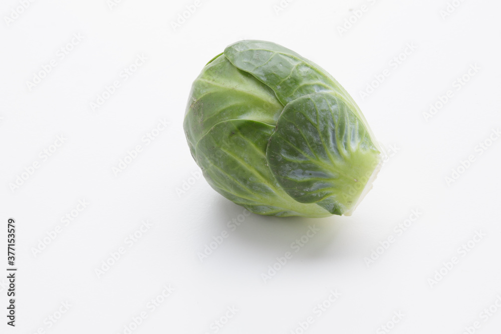 Fototapeta premium brussells sprouts isolated on white background