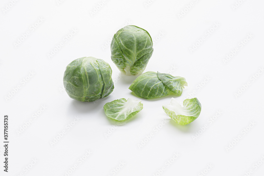 Fototapeta premium brussells sprouts isolated on white background