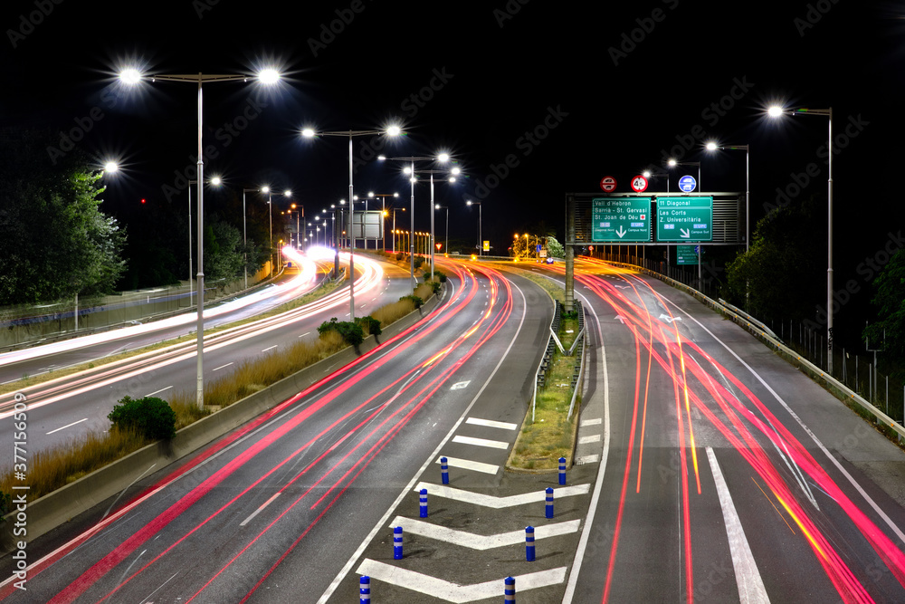 Iluminación nocturna autopista. Street light over highway