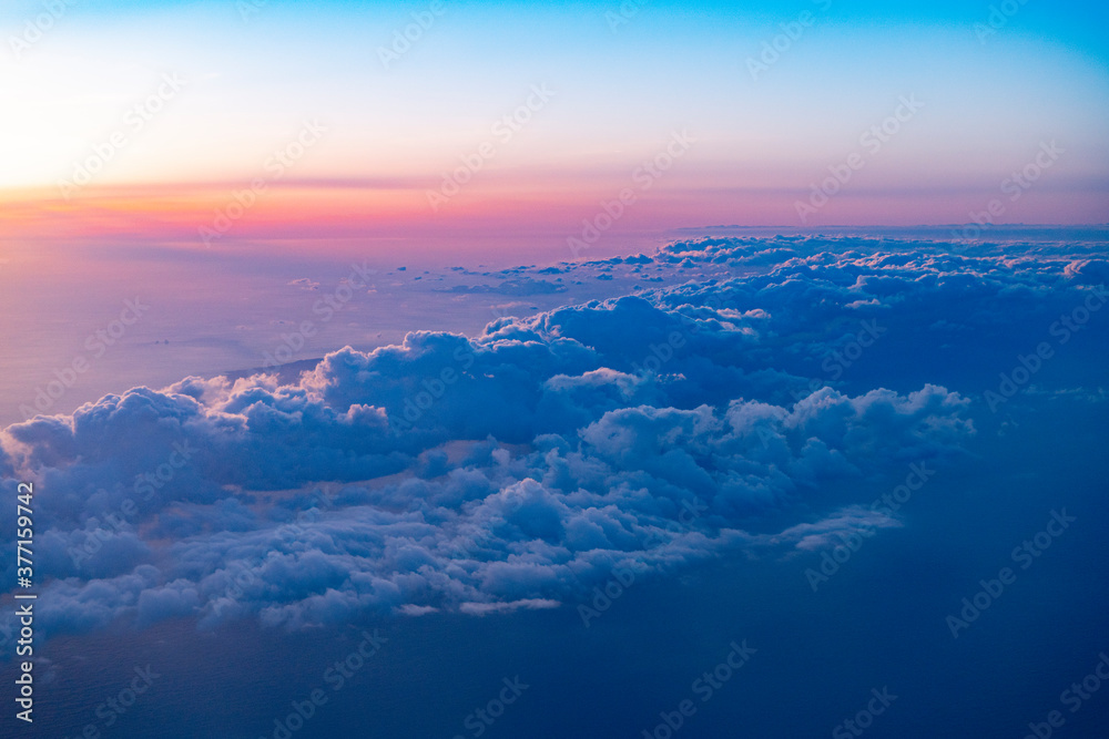 Obraz premium 旅客機の窓からの夕景