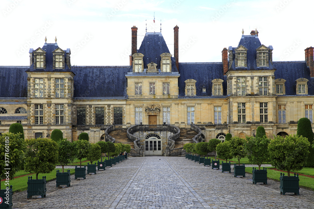 France Fontainebleau castle main hall