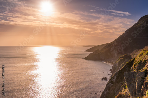 Vászonkép Dramatic sunrise with sun star on a Cliff Walk between Bray and Greystones with
