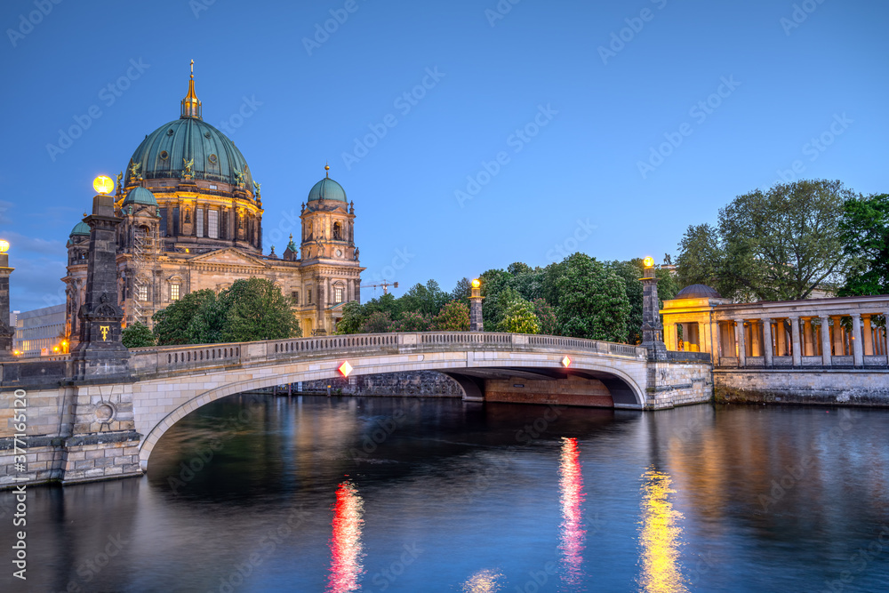 The Berlin Cathedral and the museum island at dusk