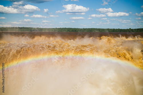 Obraz na plátně Garganta del Diablo con arco iris en Cataratas del Iguazú Argentina