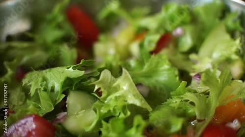 Tracking of mixes raw vegetables and salad greens in a salad plate