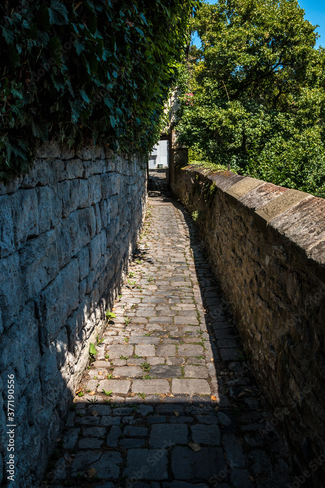 The long way around the city wall