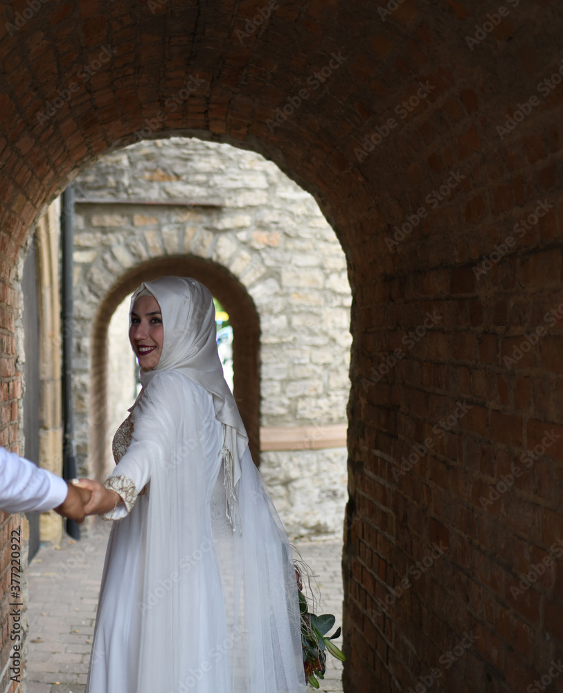 Fotoshooting von Braut und Bräutigam nach der Hochzeit