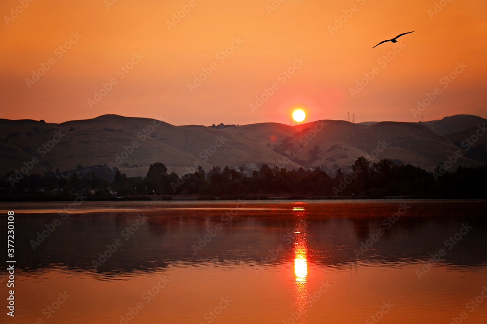 Fototapeta premium Sunrise 1 over Lake Elizabeth during California fires 2020