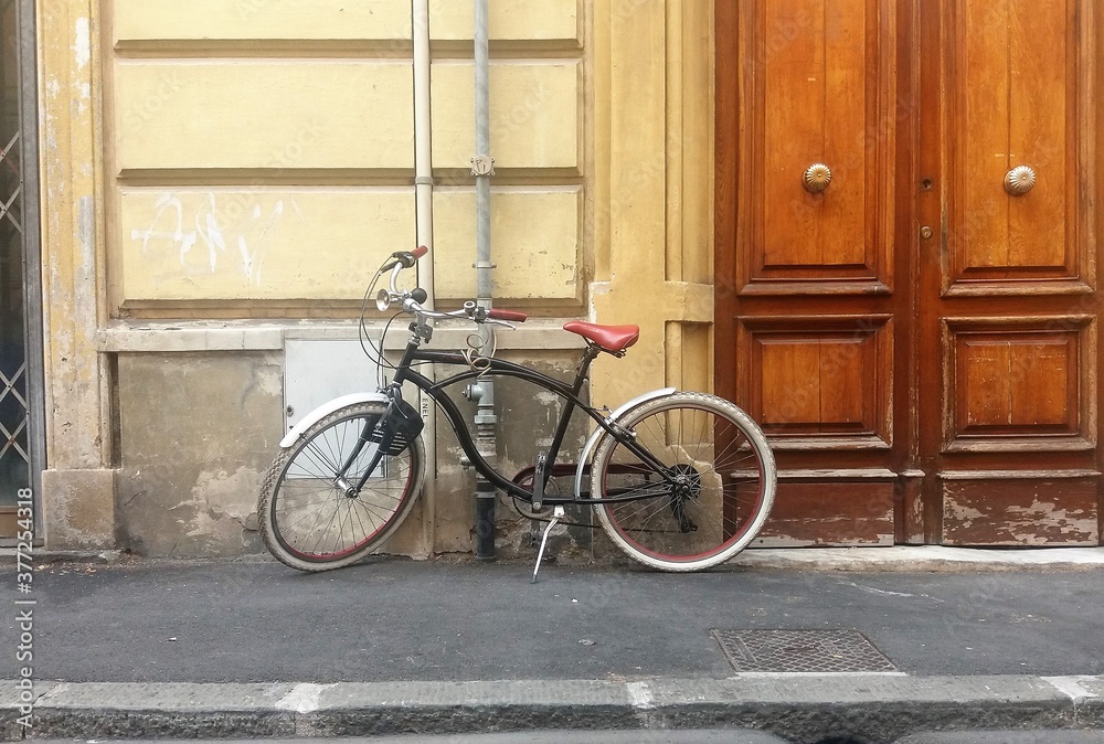 bicycle in front of a wall - Italy