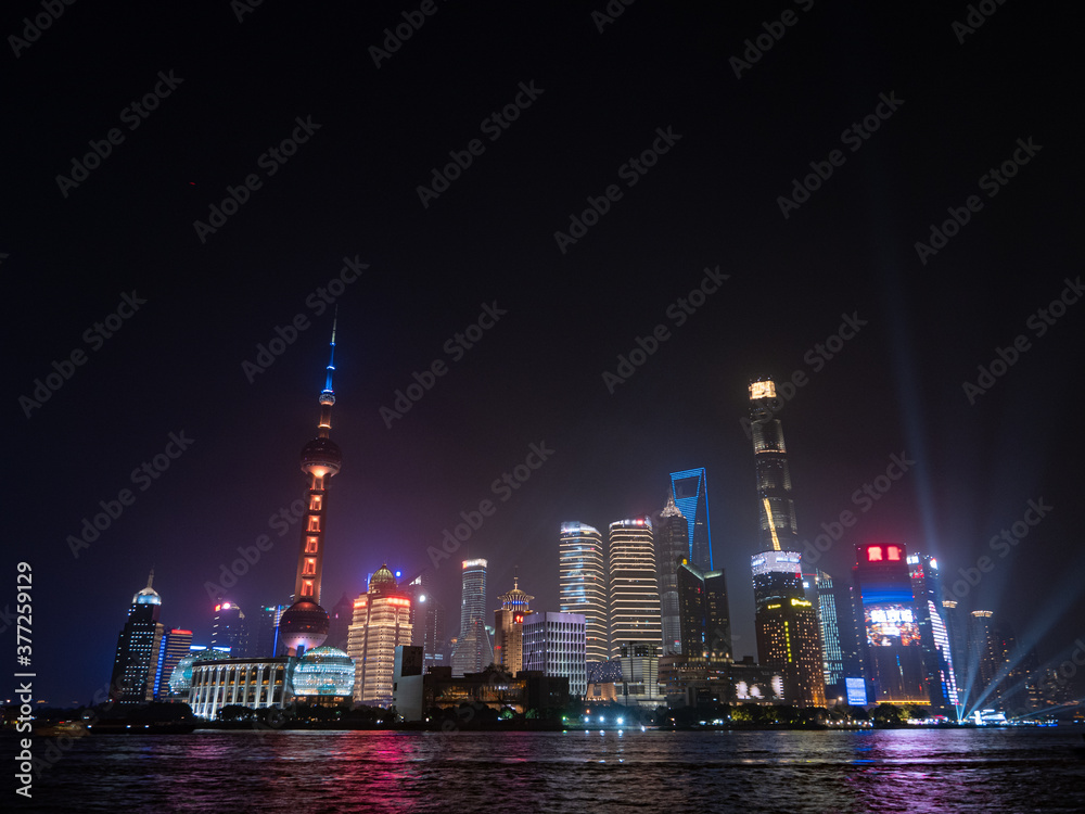 上海のビジネス街の全景（夜）