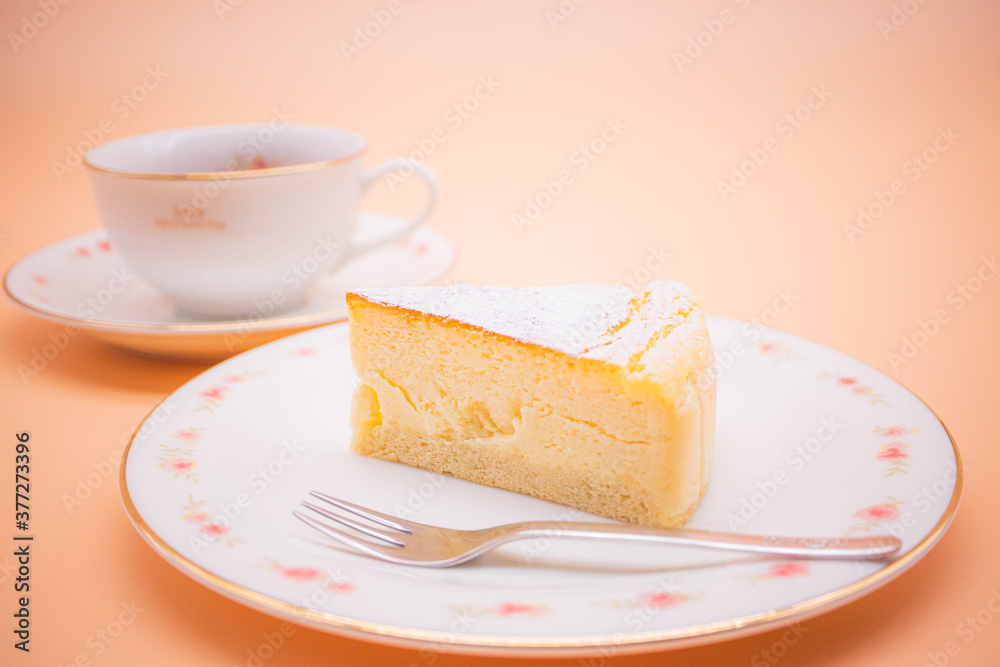 ティータイムのイメージ画像 ベイクドチーズケーキと紅茶 ティータイムのイメージ画像 ベイクドチーズケーキと紅茶