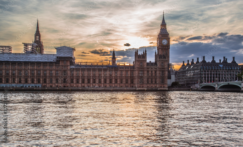 Obraz premium Big Ben and Houses of parliament at dusk, London, UK