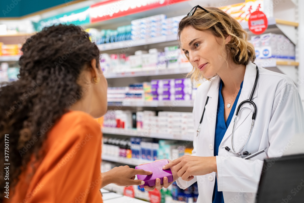 Pharmacist explains medicine properties Pharmacist explains medicine properties