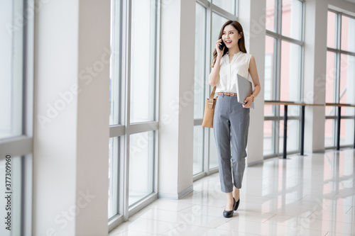 businesswoman speak on smart phone