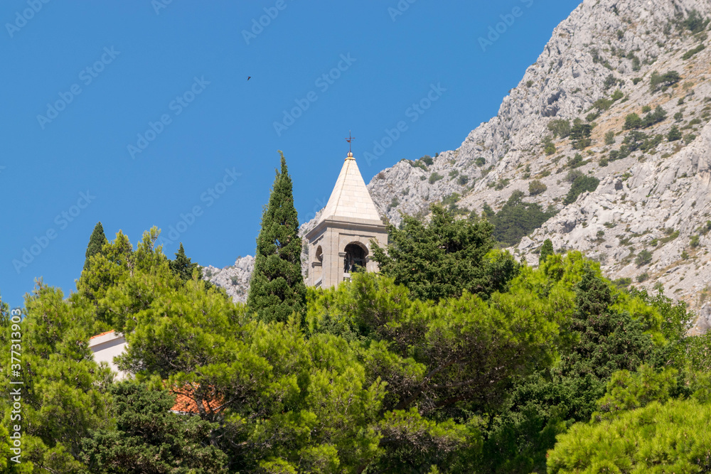 Kirche im Dorf