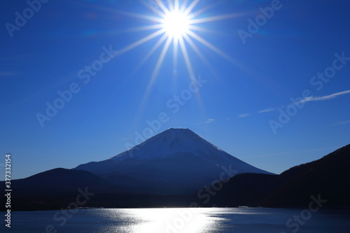 富士山と日の出 © hiroya