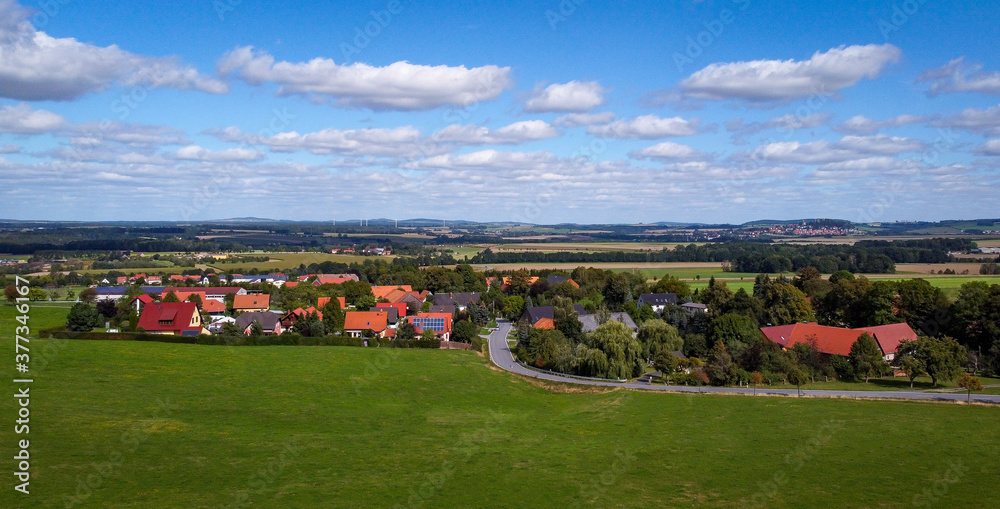 Kleines Dorf in Sachsen, Luftaufnahme