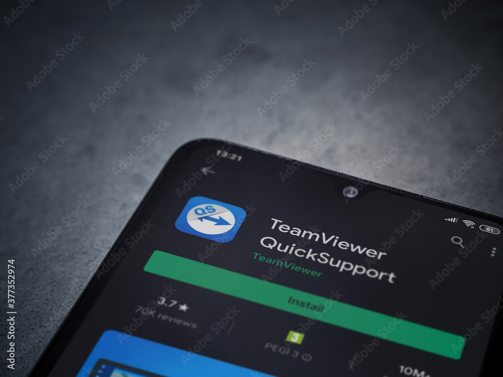 Foto de TeamViewer QuickSupport app play store page on the display of a ...
