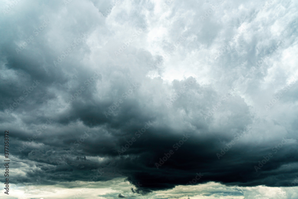 Fototapeta premium approaching storm clouds