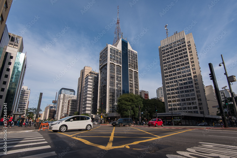 Obraz premium Paulista Avenue is one of the most important financial centers of the city and is a popular place to visit among locals and city guests.