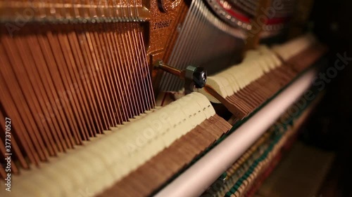 Piano hammers moving with arpeggios 