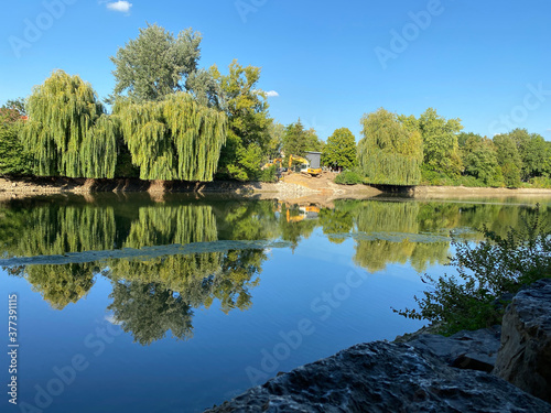 Fluss, Trauerweide, Spiegelung, Bagger, Himmel, blau, Sommer, photo