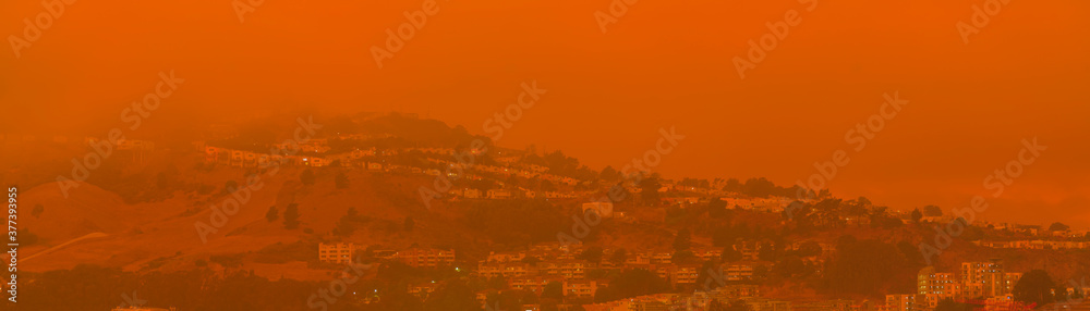 Φωτογραφία Orange haze over San Francisco on September 9 2020 from record wildfires in Cali