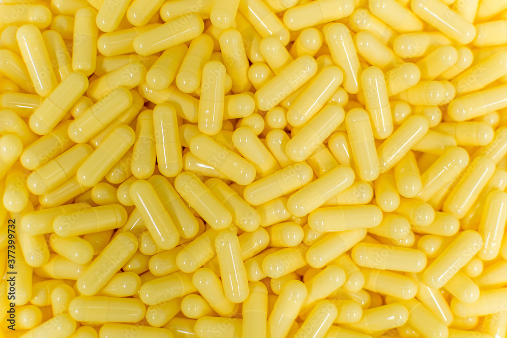 Gros plan sur des centaines de gelules utilisées pour la production de médicaments Gros plan sur des centaines de gelules utilisées pour la production de médicaments