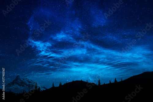 Photo Blue Night Sky Stars And Milky Way In Mountain Scene
