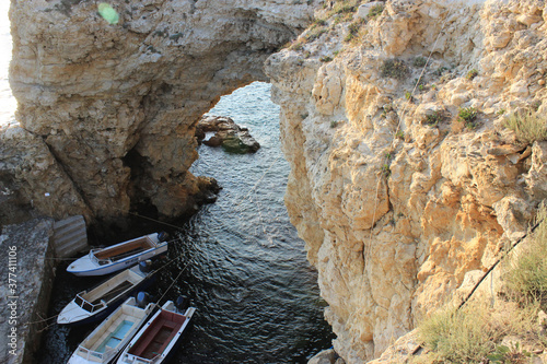 Boats moored at the fishing camp on Atlesh