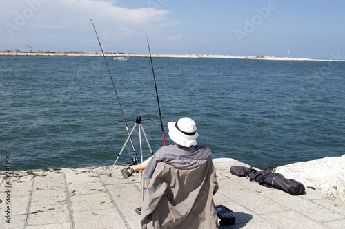 pescatore in attesa 