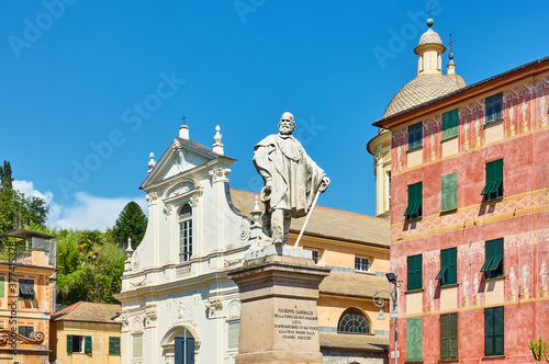 Fototapeta Naklejka Na Ścianę i Meble -  Old square with monument to Giuseppe Garibaldi in Chiavari