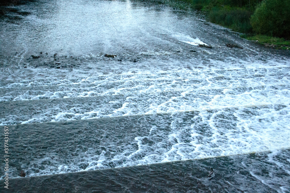 Obraz premium water flowing from the water