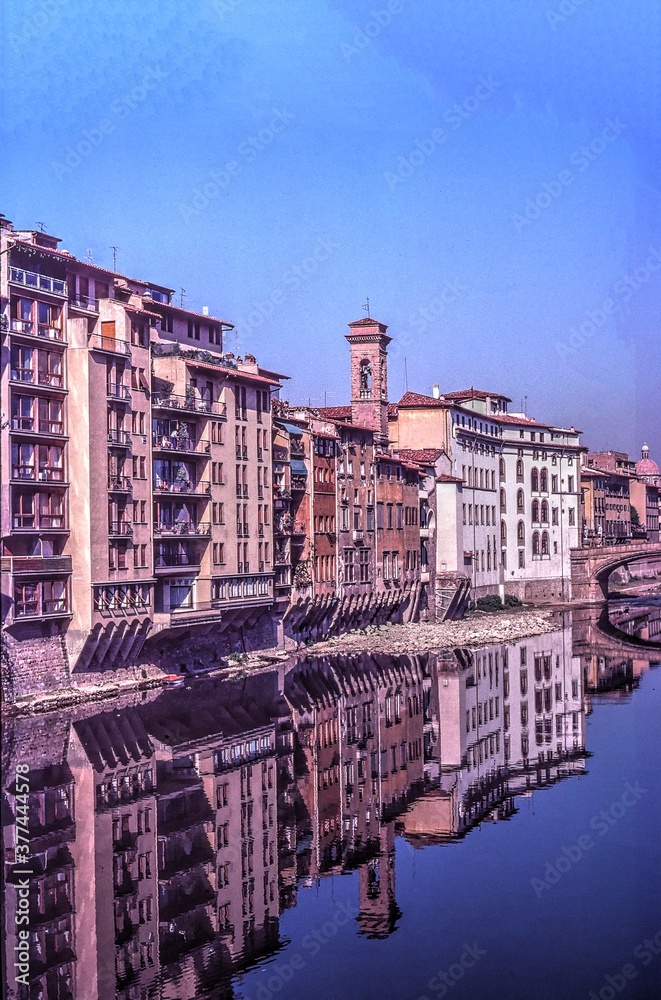 Naklejka premium Arno River