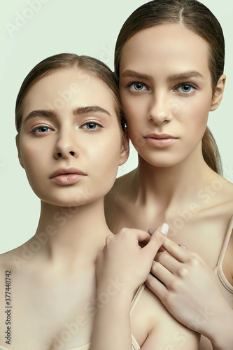 Obraz na płótnie Two beautiful sensual young girls with clean fresh face skin w salonie
